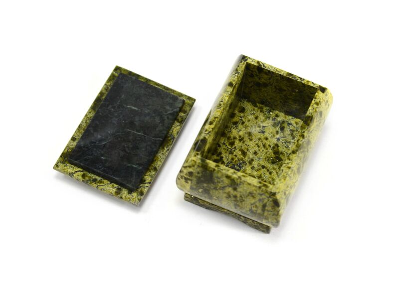 Шкатулка из змеевика со съемной крышкой, с ящерицей на крышке 8,5x6x5,5 см, фото , изображение 3